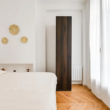 Elegance Oda ve Kahvaltı Lyon